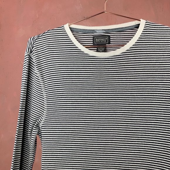 Men's LARGE Long Sleeve T-Shirt / Men's BUFFALO Shirt / Long Sleeve T-Shirts / - Picture 2 of 3